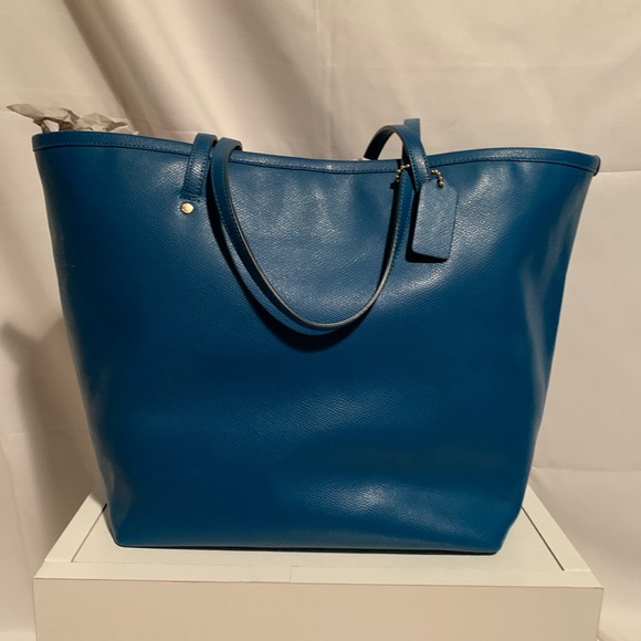 Coach Handbag - Picture 4 of 8